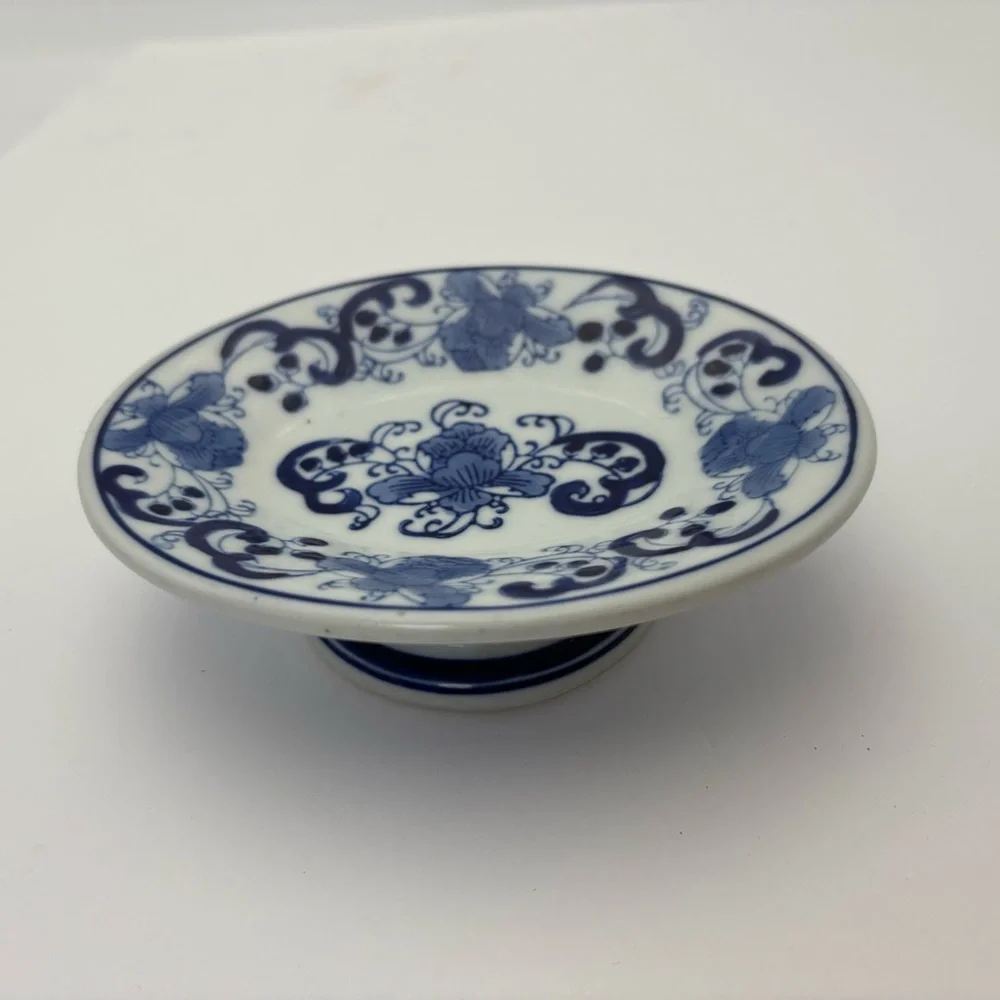Vintage Pedestal Chinoiserie Blue and White Floral Ceramic Soap Dish
